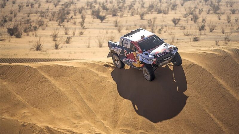2023 Dakar Rallisi'ni, otomobil kategorisinde Katarlı Nasser Al-Attiyah, motosiklet sınıfında