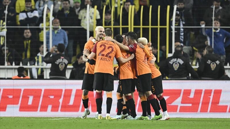 Galatasaray, Süper Lig'in 18. hafta maçında Fenerbahçe'yi 3-0 mağlup etti.