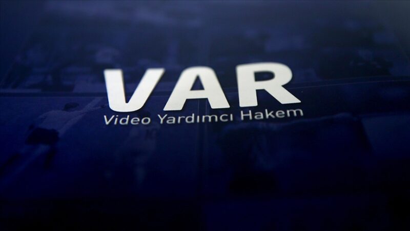 Türkiye Futbol Federasyonu (TFF) VAR Eğitim Danışmanı Pawel Gil'in ocak
