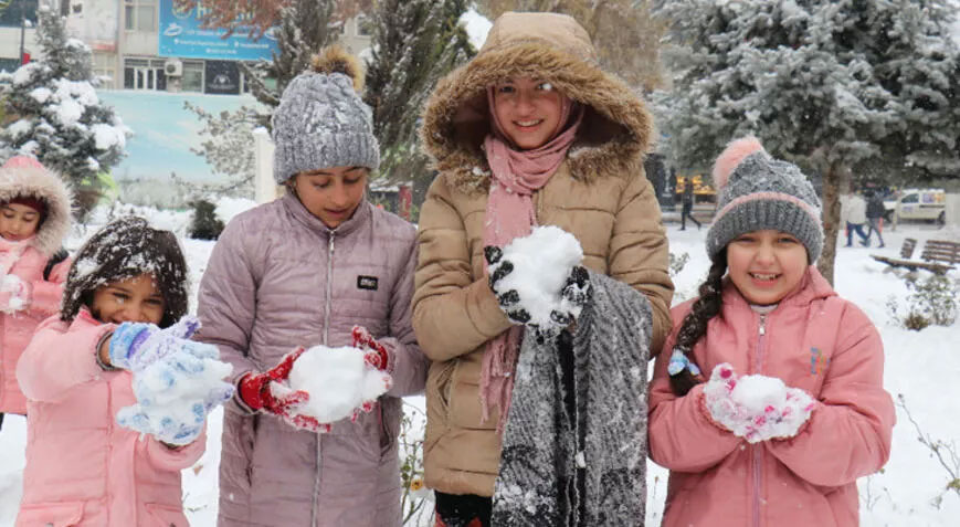 Açıklamalar peş peşe geldi! Eğitime kar engeli Açıklamalar peş peşe geldi! Eğitime kar engeli