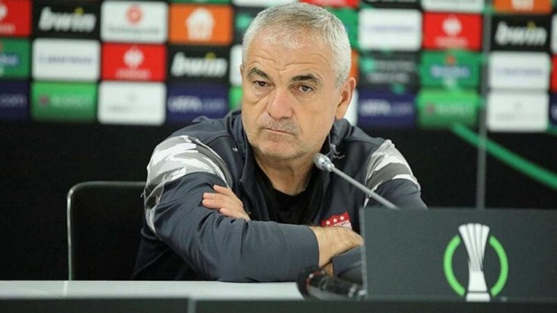 Rıza Çalımbay deprem sonrası acı haberi verdi: “Ailesinden 15 kişi vefat etti” Sabah saatlerinde Kahramanmaraş merkezli 7.7 büyüklüğünde deprem, birçok ili etkiledi.