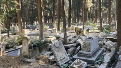Hatay’da mezarlar depremde hasar gördü
