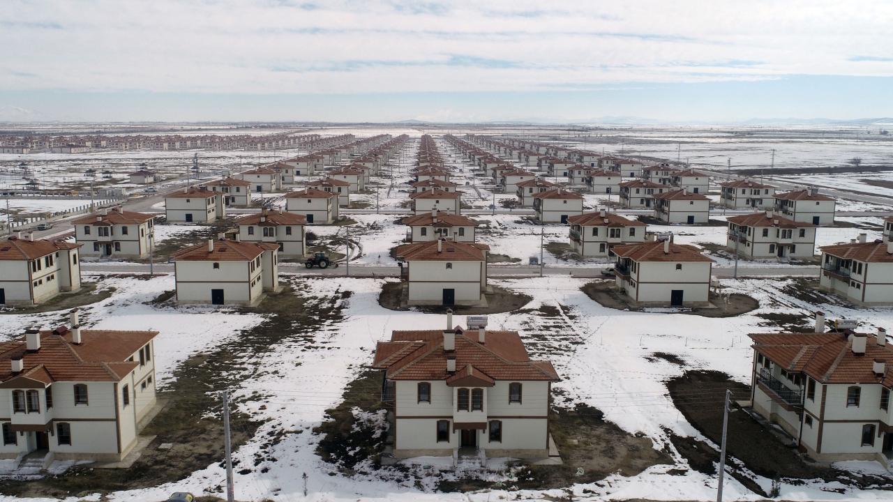 Baraj köylüleri sıfır evlerini depremzedelere açtı