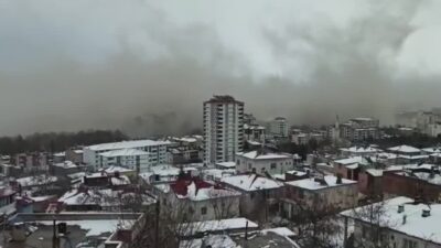 İkinci depremin ardından oluşan toz bulutu kamerada