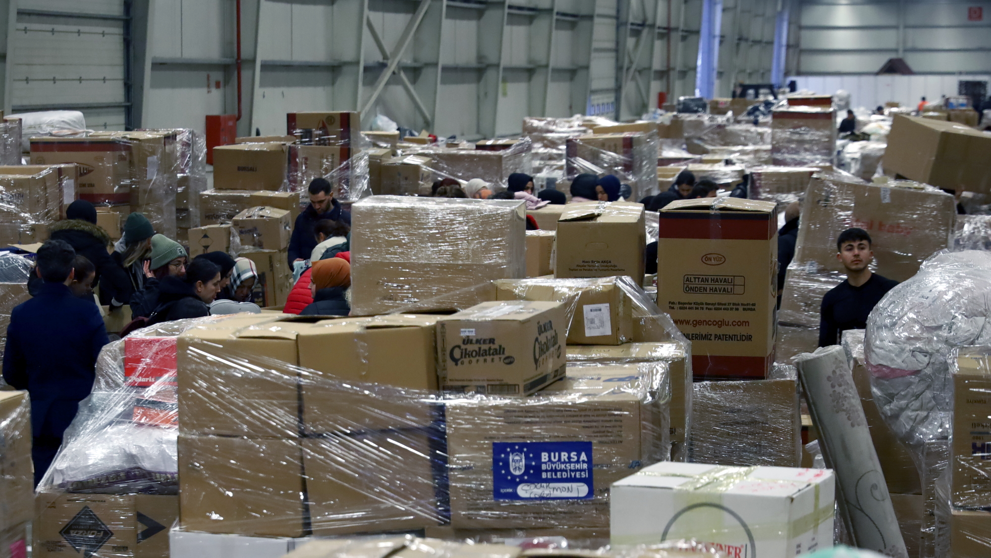 Bursa’nın yardım fabrikası! Herkes seferber oldu Bursa’nın yardım fabrikası! Herkes seferber oldu