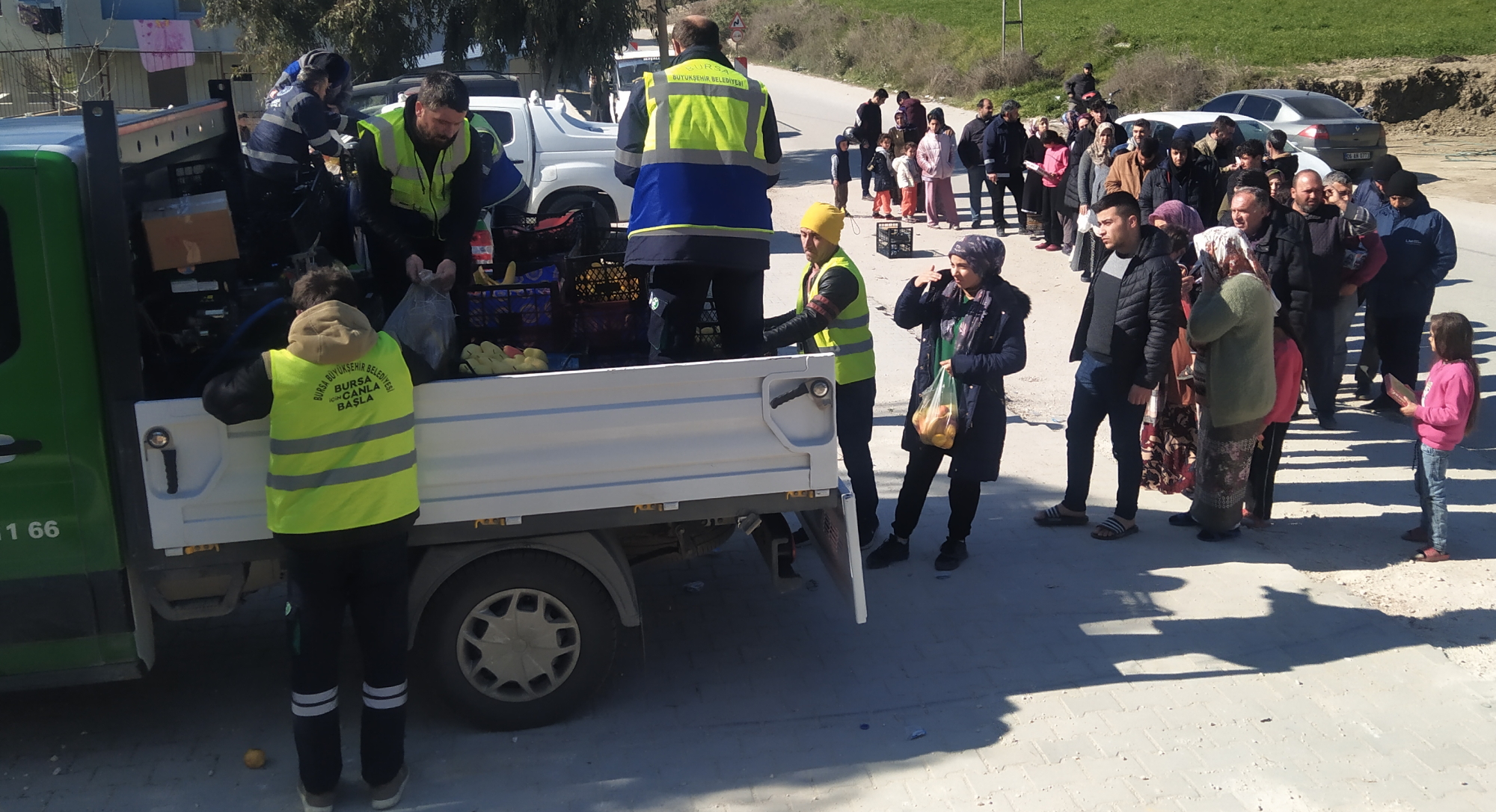 Büyükşehir Belediyesi deprem bölgesinde yaraları sarmaya devam ediyor