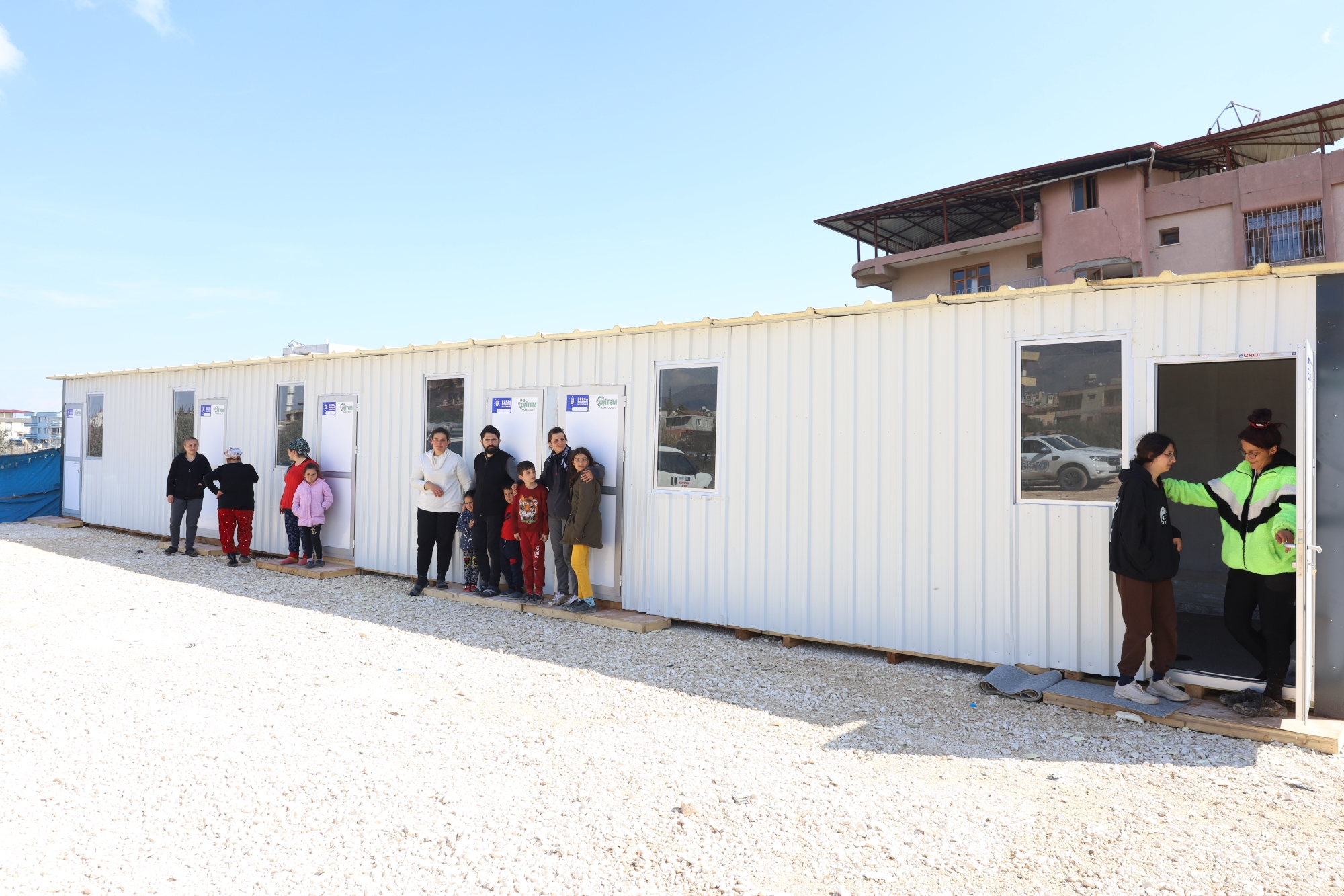 Acı hayata konteynerde yeni başlangıç