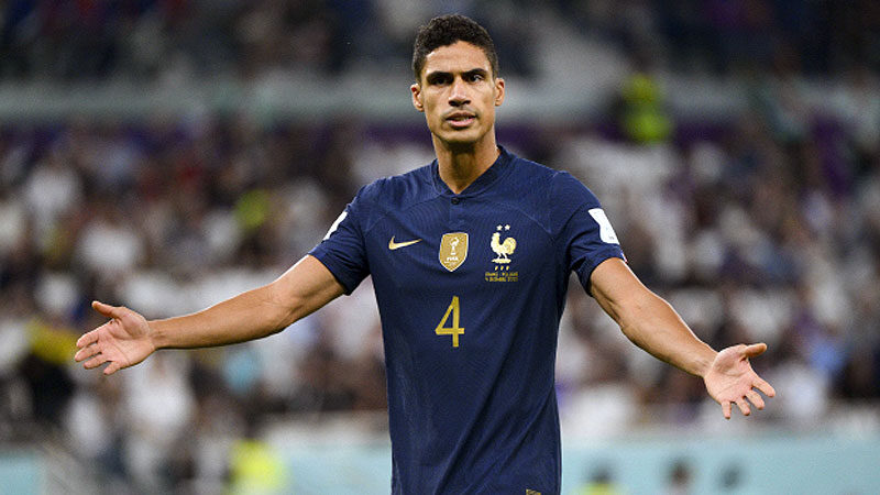 Şaşırtan karar! 29 yaşında milli takımı bıraktı Kariyerini Manchester United'da sürdüren 29 yaşındaki futbolcu Raphael Varane, Fransa