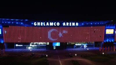 Gent’in stadına Türk bayrağı yansıtıldı