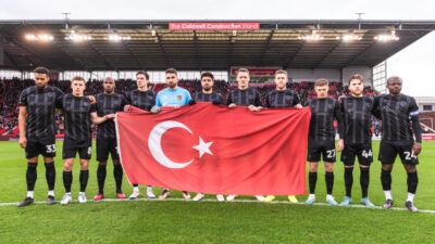 Hull City sahaya Türk bayrağıyla çıktı