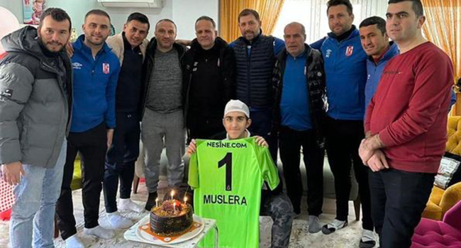Muslera’dan Eren’e geçmiş olsun forması Muslera’dan Eren’e geçmiş olsun forması