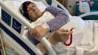 Hasar alan evinden sadece, 20 yıl önce kaybettiği eşinin tespihini alabildi