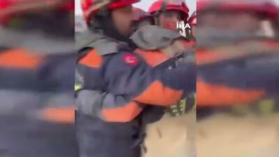 Bu defa mutluluktan birbirlerine sarıldılar