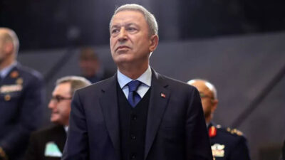 Deprem bölgesindeki Bakan Akar, NATO toplantısına katılmayacak