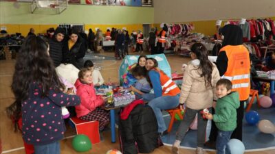 İnegöl depremzede ailelerin tüm ihtiyaçlarını karşılıyor