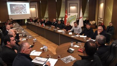 Deprem bölgesinde yaralar sarılıyor