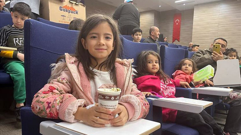 Depremzede çocuklara İnegöl’de sinema sürprizi