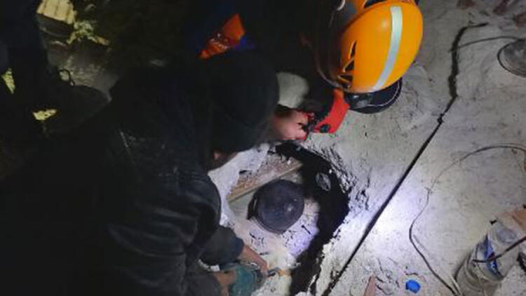 Erzurum’da zamanla yarış! AFAD ve PAK, 9 vatandaşı enkazdan sağ çıkardı Erzurum’da zamanla yarış! AFAD ve PAK, 9 vatandaşı enkazdan sağ çıkardı