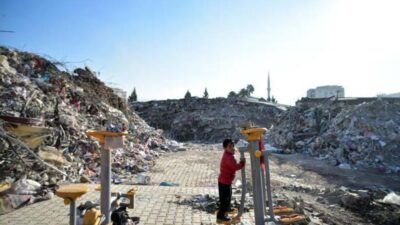 Enkazların arasında çocuk olmak