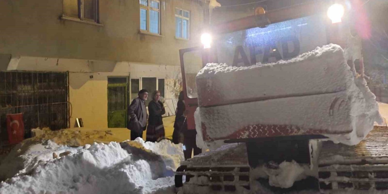 AFAD, kar üstü paletli aracı ile 16 hastaya müdahale etti