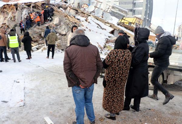 Doğum gününde kızı ve damadını depremde kaybetti