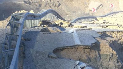 Depremin otoyollardaki tahribatı! hem yarıldı, hem çöktü