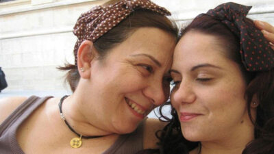 Usta oyuncu enkaz altında kalan kızı ve eski eşi için yardım istedi