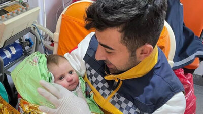 Binlerce canı kurtaran 112 ekipleri anlatıyor: Enkazdan çıkan bebek parmağımı emdi