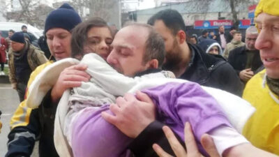 5 yaşındaki kız çocuğu, depremden 7 saat sonra canlı olarak kurtarıldı