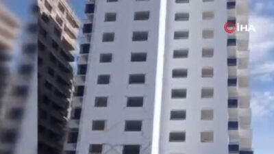 Yer: Adana! Depremden sonra çatlakları böyle sıvadılar