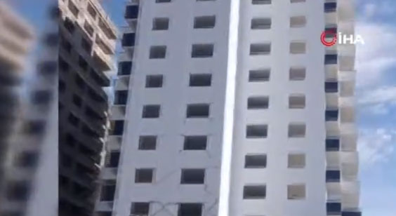 Yer: Adana! Depremden sonra çatlakları böyle sıvadılar