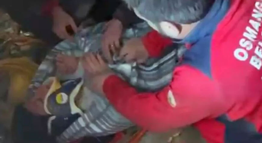 Kahramanmaraş’tan bir güzel haber daha! Genç kız enkazdan kurtarıldı