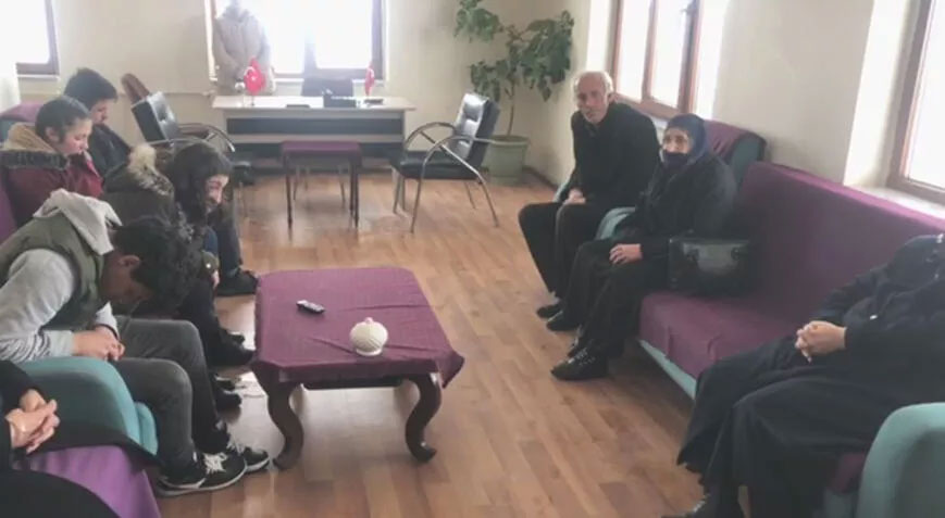 Sahara Geçidi’nde minibüs ile 2 iş makinesi üzerine çığ düştü!