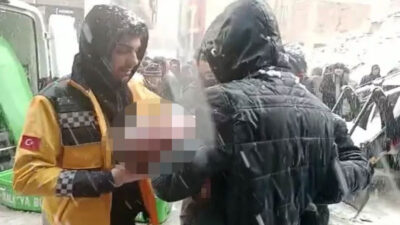 Kahreden haber! Enkazdan 3 yaşındaki çocuğun cansız bedeni çıkarıldı