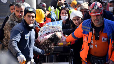 Hatay’da Emine Akgül 200. saatte enkazdan sağ çıkarıldı