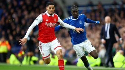 Liverpool ve Everton’ın derbi formaları depremzedeler için satılacak