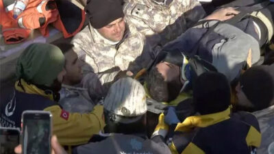 Adıyaman’da Mehmetçik 198’inci saatte bir kişiyi sağ olarak kurtardı