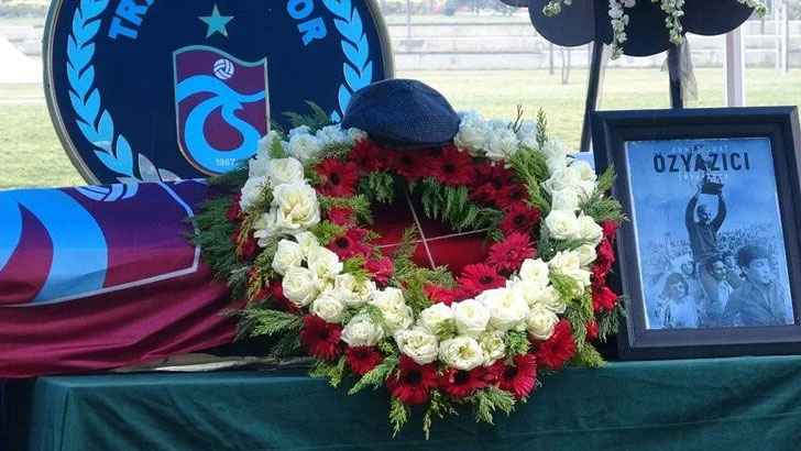 Trabzonspor’un efsanesi Ahmet Suat Özyazıcı’ya veda Trabzonspor’un efsanesi Ahmet Suat Özyazıcı’ya veda