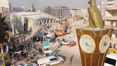 Her yer yıkıldı, bir tek o ayakta kaldı! Ölüm saati dikkat çekti