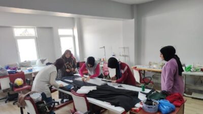 Bursa’da halk eğitim merkezinde ‘depremzede çocuklar üşümesin’ seferberliği