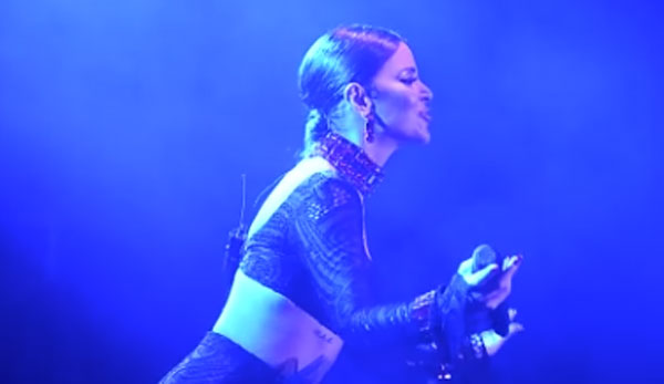 Pop müziğin sevilen ismi Simge Bursa’yı coşturdu