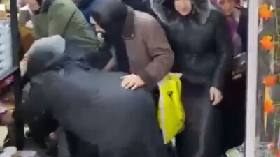 Bursa’da alışveriş çılgınlığı! Pes dedirten görüntüler…