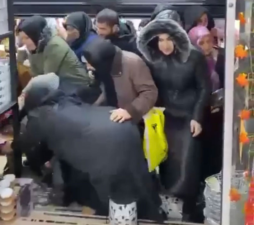 Bursa’da alışveriş çılgınlığı! Pes dedirten görüntüler…