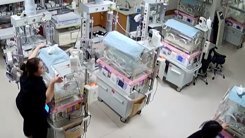 Yenidoğan servisinde deprem anı