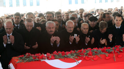 Deniz Baykal’a veda