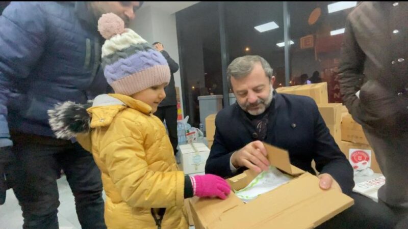 Gürsulu Azra Ece’nin duygulandıran yardımı Afet bölgesine yardım kampanyası çerçevesinde günlerdir aralıksız çalışan Gürsu Belediyesi’nin