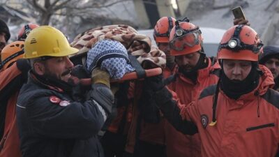 Yıldırım Belediyesi deprem bölgesinde var gücüyle çalışıyor
