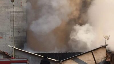 Bursa’da fırın küreği imalathanesi yangında küle döndü