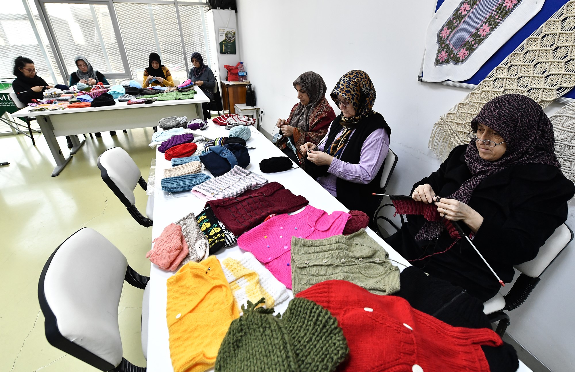 OSMEK kursiyerlerinden depremzedeler için dayanışma OSMEK kursiyerlerinden depremzedeler için dayanışma