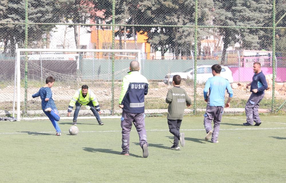 Bursa’da depremzede çocuklarla moral maçı Bursa’da depremzede çocuklarla moral maçı